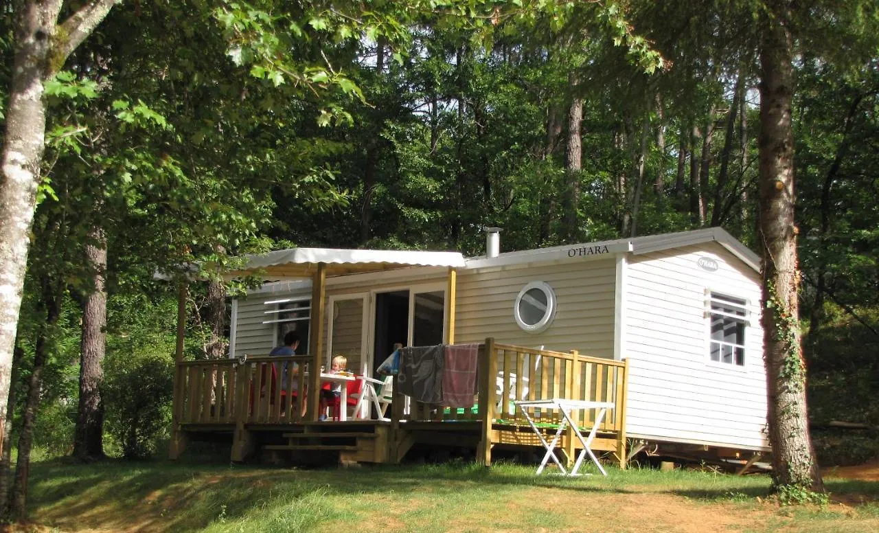 Hôtel Camping La Tuque à Belaye
