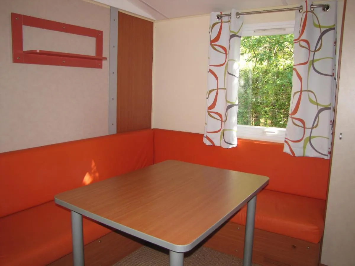 Hôtel Camping La Tuque à Belaye