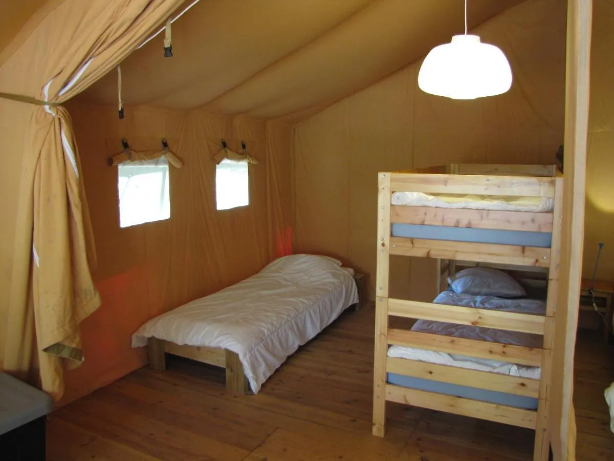 Hôtel Camping La Tuque à Belaye