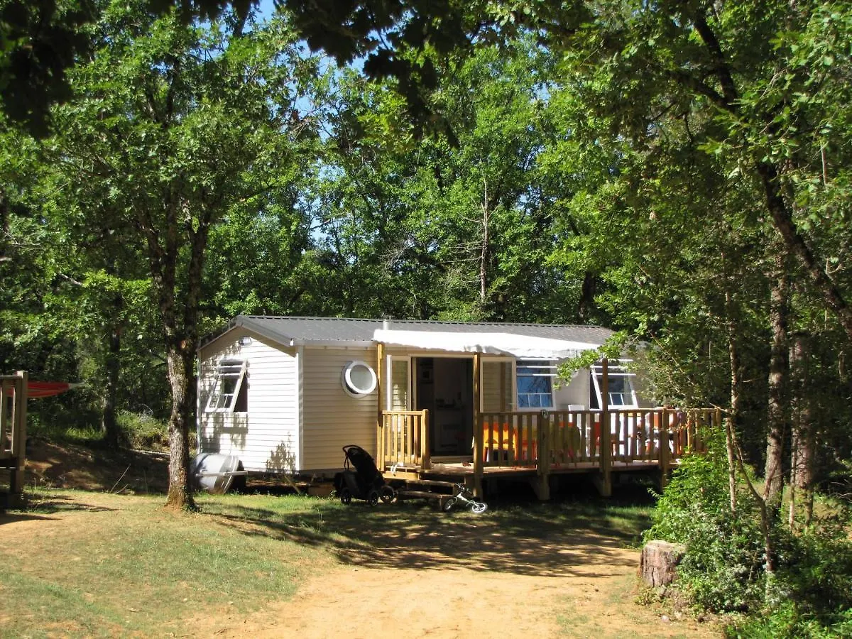 Hôtel Camping La Tuque à Belaye