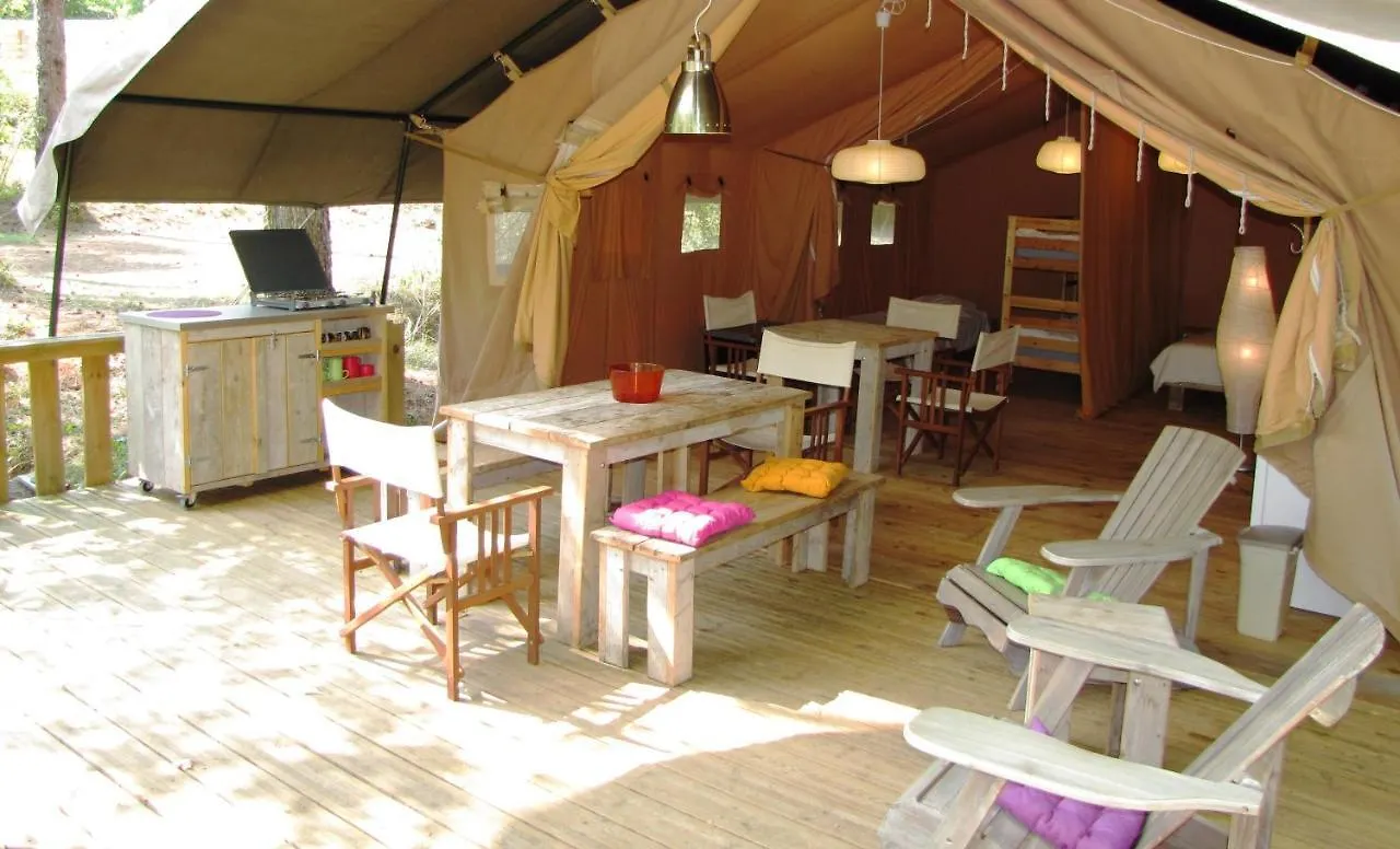 Hôtel Camping La Tuque à Belaye