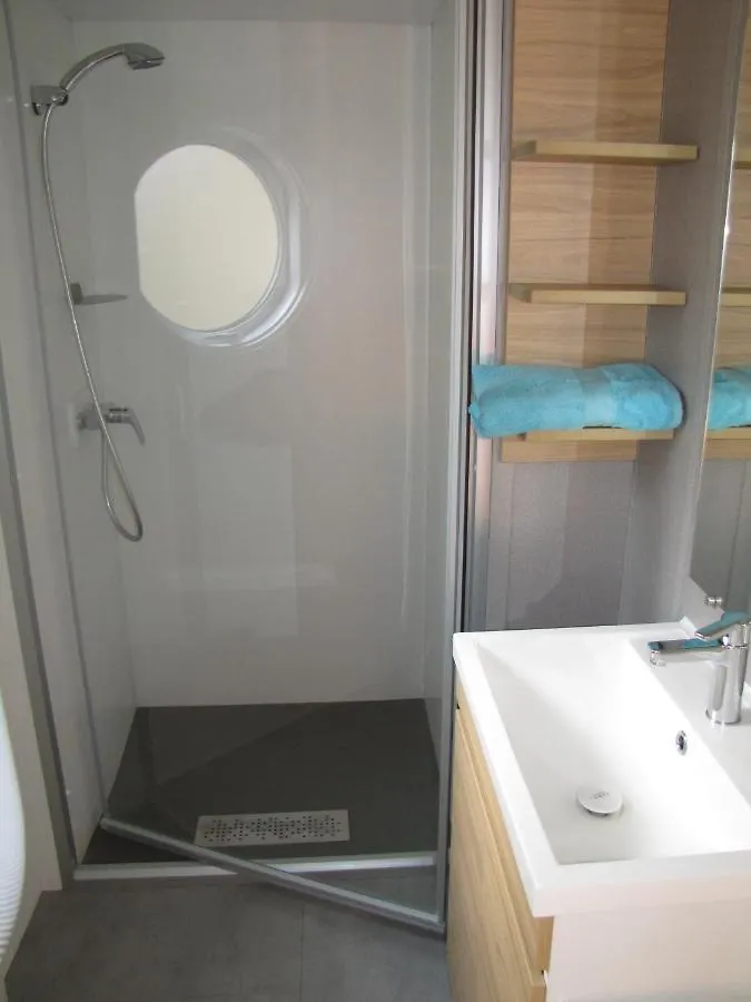 Hôtel Camping La Tuque à Belaye