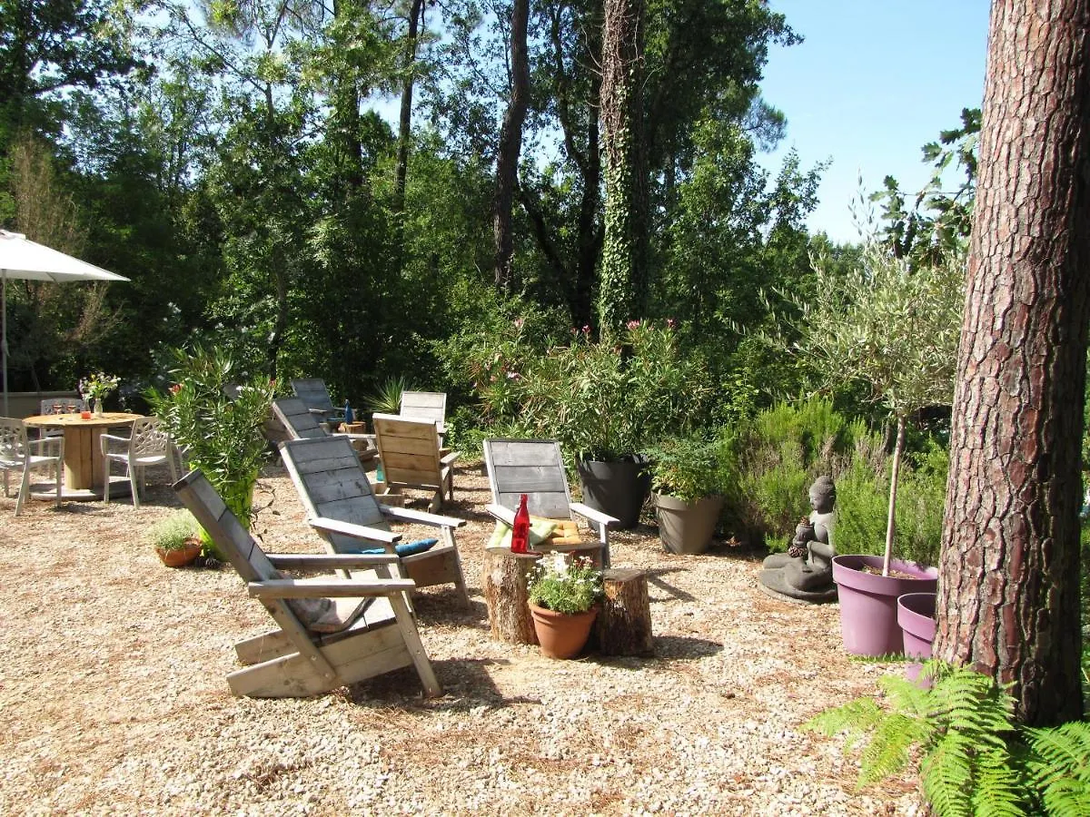 Hôtel Camping La Tuque à Belaye