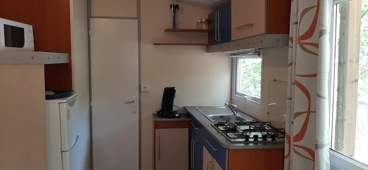 Hôtel Camping La Tuque à Belaye France
